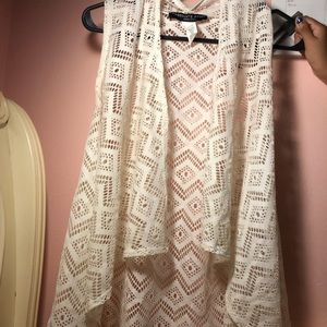 cream diamond patterned sleeveless cardigan